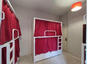 Posteľ alebo postele v izbe v ubytovaní New Samay Hostel