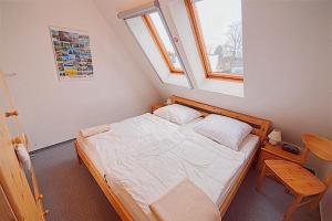 a small bedroom with a bed and a window at Am Bodden, FW 8 in Zingst