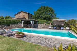 The swimming pool at or close to Casale del Viaggiatore 10, Emma Villas