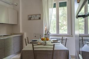 a kitchen with a table with oranges on it at Maison M, Terre Marine in San Terenzo