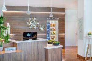 a lobby of a mini market with a sign on the wall at Hotel Frankfurt Messe Affiliated by Meliá in Frankfurt/Main