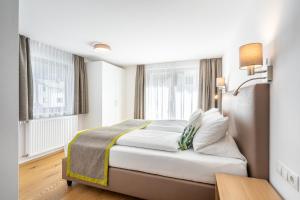 Letto o letti in una camera di Edelweiss Apartments 200m zum Lift - Silvretta Card Premium Inklusive