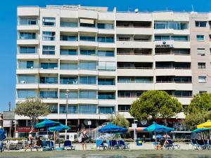 Zdjęcie z galerii obiektu Eden Beach Private Apartments w mieście Limassol