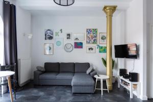a living room with a couch and a tv at One Night Lofty Fabryczna in Zielona Góra