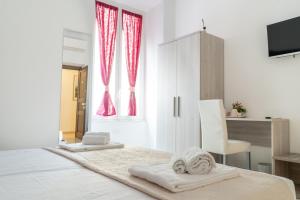 Postel nebo postele na pokoji v ubytování Le Stanze dei Poeti e del Vino