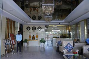 Zirakpur的住宿－Hotel S C Residency，相簿中的一張相片