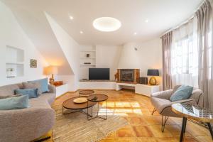 a living room with a couch and a tv at Myflats Villa los Pinos in El Campello