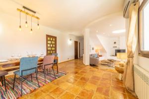 a dining room and living room with a table and chairs at Myflats Villa los Pinos in El Campello