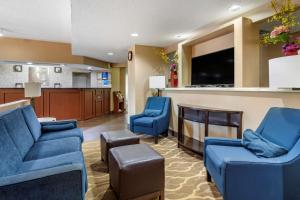 a waiting room with blue chairs and a bar at Comfort Inn Brownsville I-40 in Brownsville