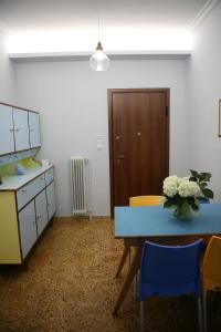 Zdjęcie z galerii obiektu Marika Apartment w Atenach