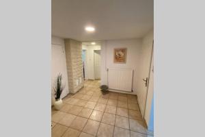 Koupelna v ubytování Schöne Wohnung mit Garten beim Outletcenter 5 km + 37 fotografií