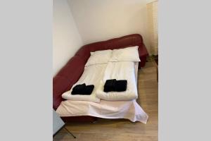 Postel nebo postele na pokoji v ubytování Schöne Wohnung mit Garten beim Outletcenter 5 km
