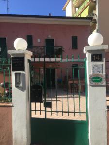 a green gate in front of a building at Villamareblu in Ventimiglia