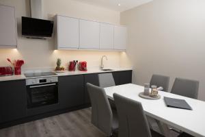 Pembroke Self Catering Apartments tesisinde mutfak veya mini mutfak