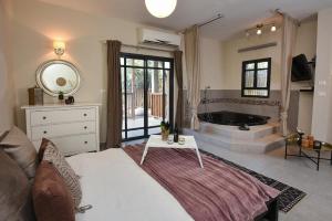 Uma cama ou camas num quarto em Mokka