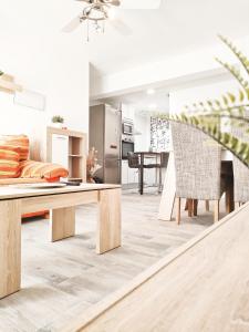 a kitchen and living room with a table and chairs at Estrella Polar in Tarancón +19 photos