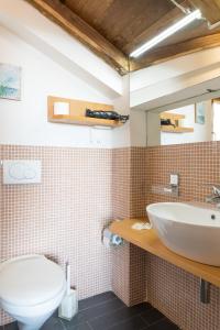 a bathroom with a sink and a toilet at Ara dei Pre, Terre Marine in Vezzano Ligure