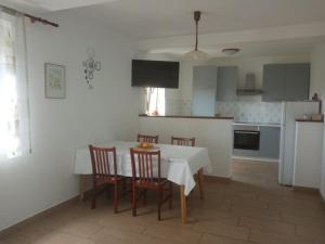 Kuchyň nebo kuchyňský kout v ubytování Guesthouse Lopar (824)