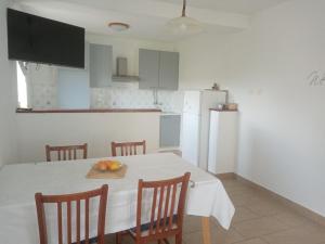 Kuchyň nebo kuchyňský kout v ubytování Guesthouse Lopar (824) + 37 fotografií