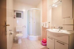 Koupelna v ubytování Guesthouse Lopar (824)