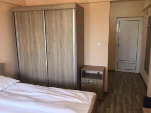a bedroom with a bed and a closet and a door at Cazare Hofmann in Arad