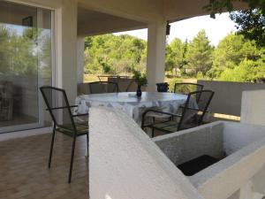 Balkón nebo terasa v ubytování Holiday home Marija i Lucija