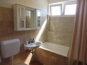 Koupelna v ubytování Holiday home Marija i Lucija + 37 fotografií