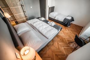 Tempat tidur dalam kamar di Lux Apartments