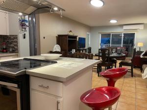 Dapur atau dapur kecil di Condo Beach Court