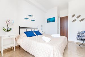 Postel nebo postele na pokoji v ubytování Affittacamere Arbasia De Ma, Terre Marine