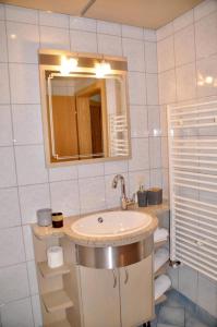 a bathroom with a sink and a mirror at Sonnenapartment in Going