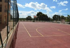 Tenis alebo squash v ubytovaní Penthouse with spectacular views alebo jeho okolí