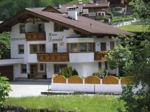 Budynek, w którym mieści się apartament