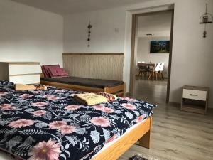 Posteľ alebo postele v izbe v ubytovaní Apartmán Jedlička