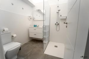 A bathroom at Apartamentos Anjomacar A