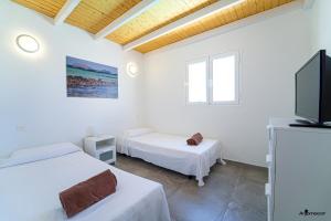 Posteľ alebo postele v izbe v ubytovaní Apartamentos Anjomacar A + 37 fotografií