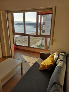 Χώρος καθιστικού στο Precioso apartamento en primera linea de playa