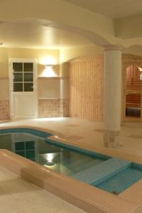 The swimming pool at or close to Öreg Miskolcz Hotel