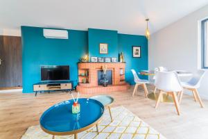 Μια τηλεόραση ή/και κέντρο ψυχαγωγίας στο La Loge du Théâtre - 1 Chambre
