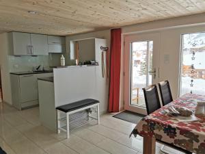 Kuchyň nebo kuchyňský kout v ubytování Chalet Enzian