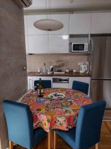 Η κουζίνα ή μικρή κουζίνα στο Flat Kosutnjak 9