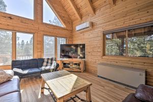 Φωτογραφία από το άλμπουμ του Lazy Beaver Lodge Pagosa Cabin with Deck, Fire Pit σε Pagosa Springs