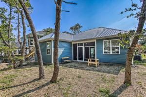 Gallery image of Recently Built Oak Island House with Golf Cart! in Oak Island