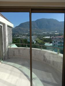 una vista dal balcone di una casa di Graf Victor Hotel a Alanya
