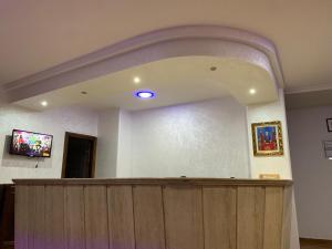 a large room with a wooden fence and a tv at Studio de luxe avec piscine in Tétouan