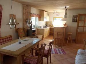 Köök või kööginurk majutusasutuses Ferienhaus Spazzacamino
