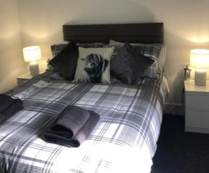 Postel nebo postele na pokoji v ubytování Captivating 2-Bed Apartment in Isle of Bute