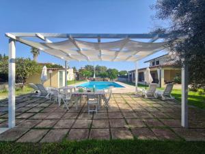 Afbeelding uit fotogalerij van 3 bedrooms villa with private pool enclosed garden and wifi at Floridia in Floridia