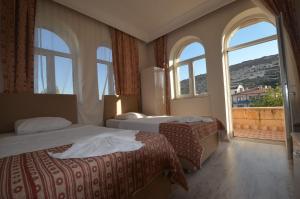 Кровать или кровати в номере Prokopi Hotel