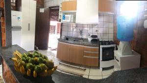 Η κουζίνα ή μικρή κουζίνα στο Casa chalé Gravatá +7 φωτογραφίες